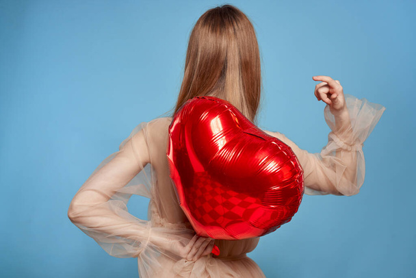 pretty woman red heart in the hands of the balloon isolated background - Foto, afbeelding