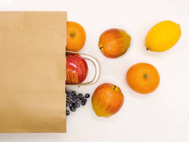 A paper bag with fruit. Food delivery. An ecological product. Advertising. - Valokuva, kuva