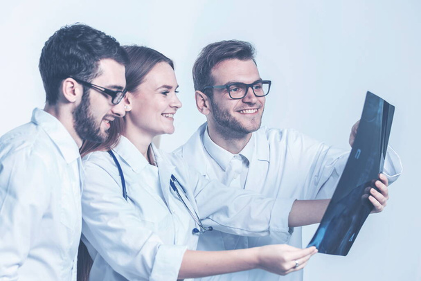 group of diagnosticians with x-rays on a white background - Foto, Imagem