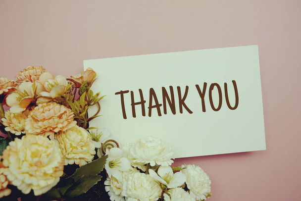 Thank You typography text with flowers on pink background - Foto, Bild