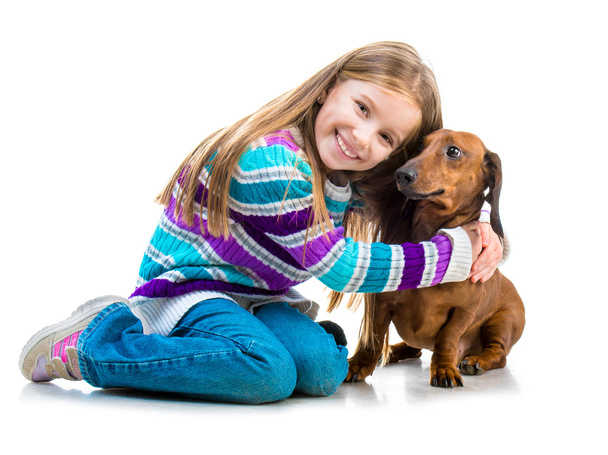 Happy little girl with her dachshund - Zdjęcie, obraz