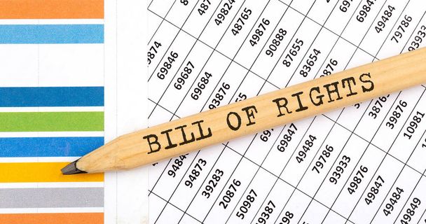 Obchodní koncept BILL OF RIGHTS Text na tužce na pozadí grafu - Fotografie, Obrázek