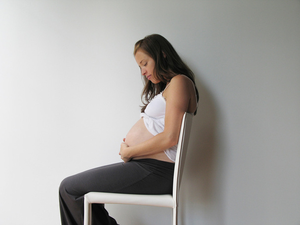 Молодая беременная женщина
 - Фото, изображение