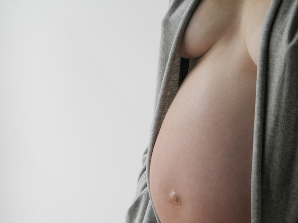 νεαρή έγκυο γυναίκα - Φωτογραφία, εικόνα