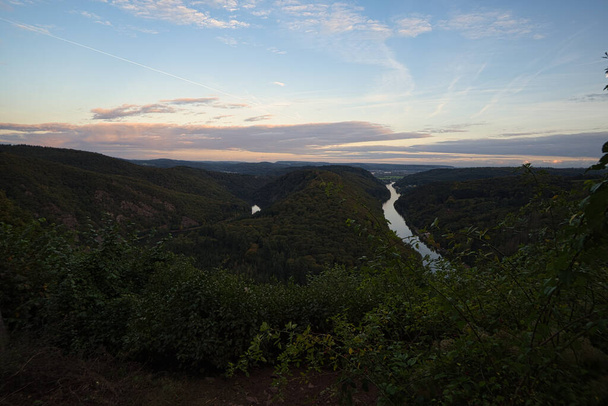 View of the Saar loop in Saarland. Viewpoint from which you can look at the Saar and enjoy the nature. - Photo, Image
