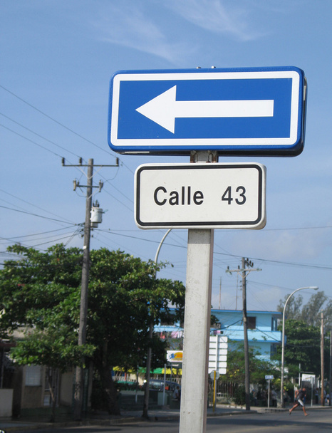 Straatnaambord in het Spaans - Foto, afbeelding