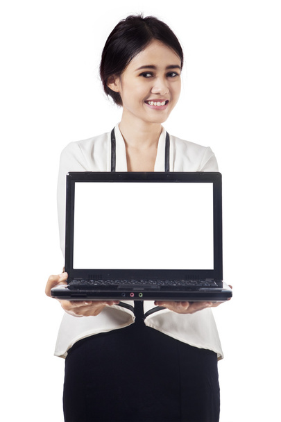 Pretty woman shows empty laptop screen 1 - Foto, afbeelding
