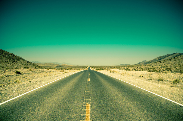 estrada do deserto estrada no parque nacional do vale da morte
 - Foto, Imagem