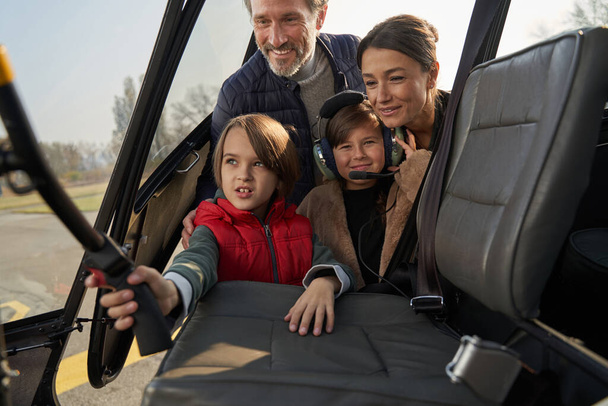 Curious children and their parents exploring in the helicopter - Foto, Imagem