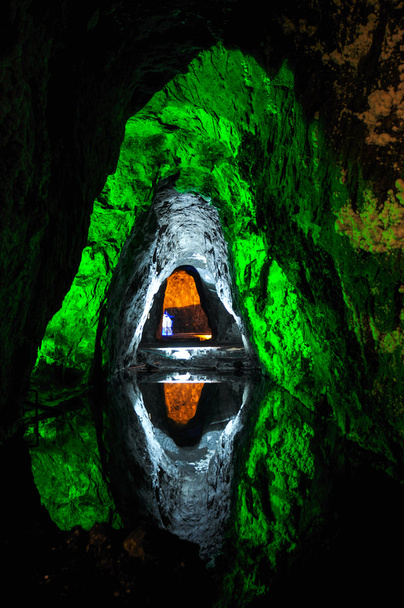 Reflejo perfecto en Minas de Sal Nemocon, Colombia
 - Foto, Imagen