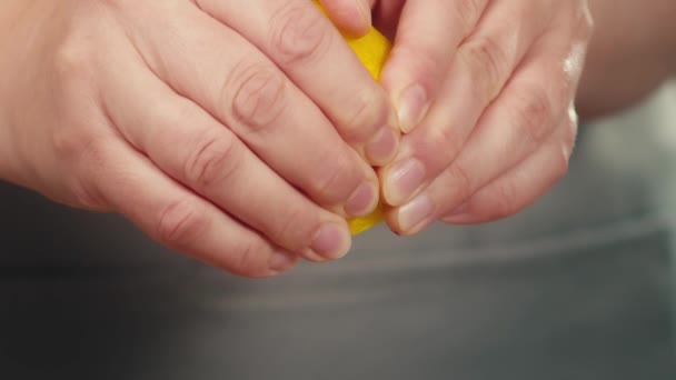 Chef hands squeeze out lemon juice - Footage, Video