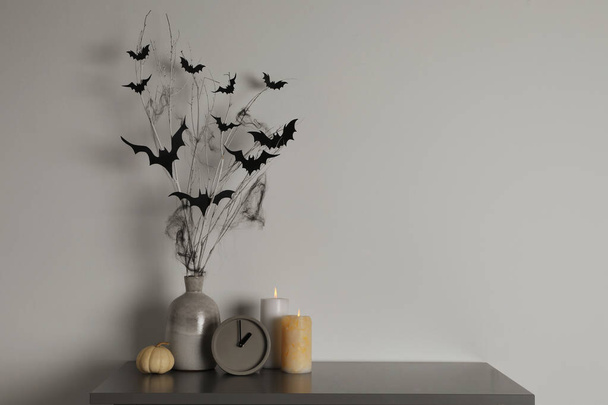 Modern room decorated for Halloween. Festive interior - Foto, afbeelding