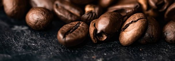 コーヒー豆の背景、豊かな風味のロースト署名豆、最高の朝の飲み物と豪華なブレンド - 写真・画像