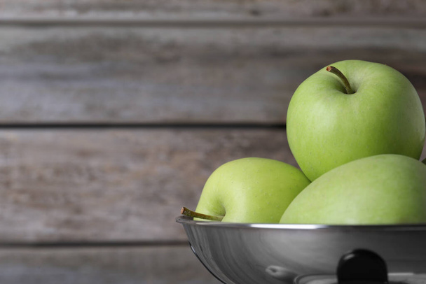 Ripe green apples on wooden background, closeup. Space for text - Φωτογραφία, εικόνα