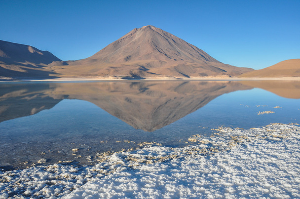 Volcan licancabur és gyönyörű tájak sur lipez, Dél-b - Fotó, kép