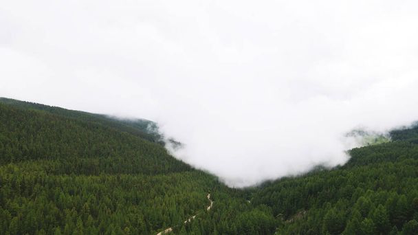 The fog over the hills is approaching. Drone footage - Foto, Imagem
