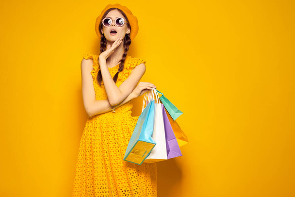 smiling woman wearing sunglasses posing shopping fashion isolated background - Foto, Imagem