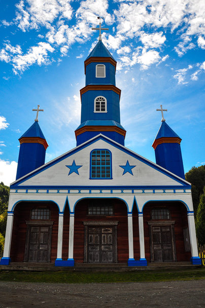 豪華な色と木製教会、チロエ島、チリ - 写真・画像