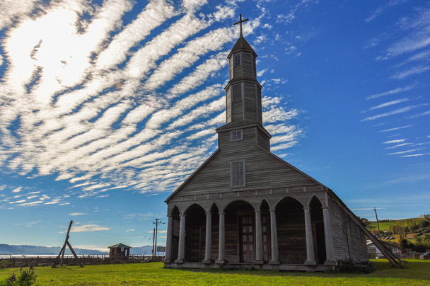 豪華な色と木製教会、チロエ島、チリ - 写真・画像