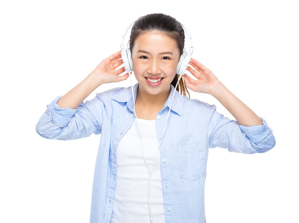 Asian woman enjoy the music - Foto, Imagem