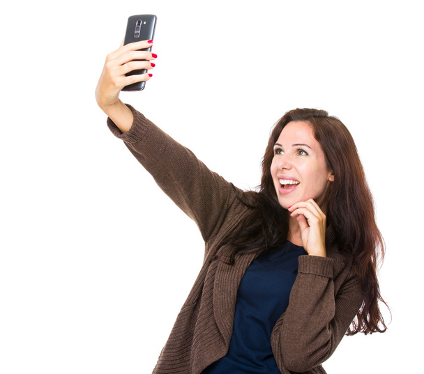 Brunette nainen ottaa selfie
 - Valokuva, kuva