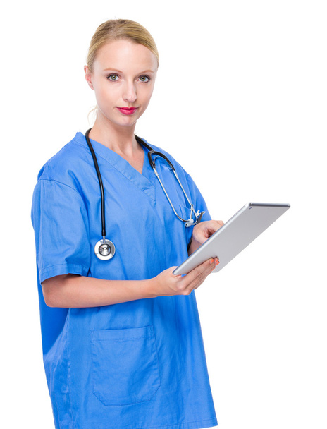 Female doctor using digital tablet - Fotografie, Obrázek