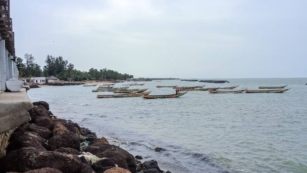Cayucos na afrykańskim wybrzeżu Senegalu - Zdjęcie, obraz