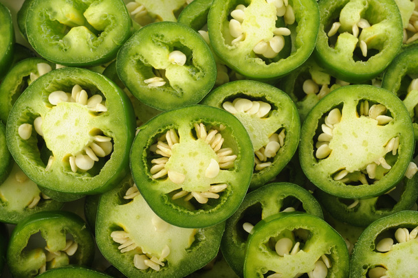 gesneden groene jalapeno pepers - Foto, afbeelding