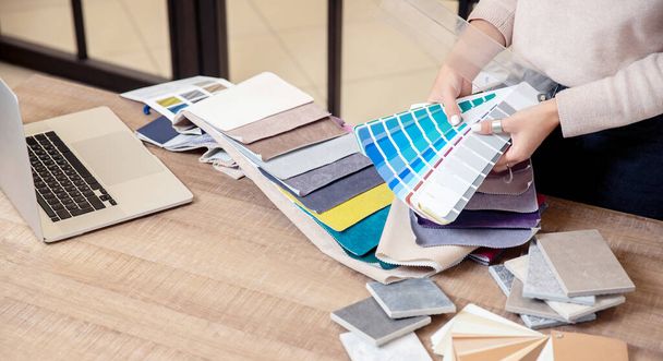 Banner Interior designer workplace. Woman work laptop, tile sets and colored set of fabrics for furniture - Foto, Imagem