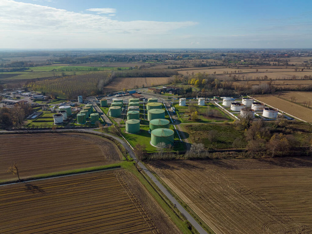 Aerial view of steel round Oil Storage Tanks, storage and handling services for petroleum products. - Фото, зображення