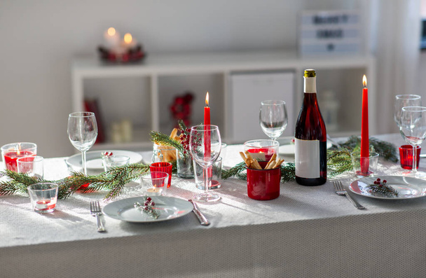 christmas dinner party table serving at home - Fotó, kép