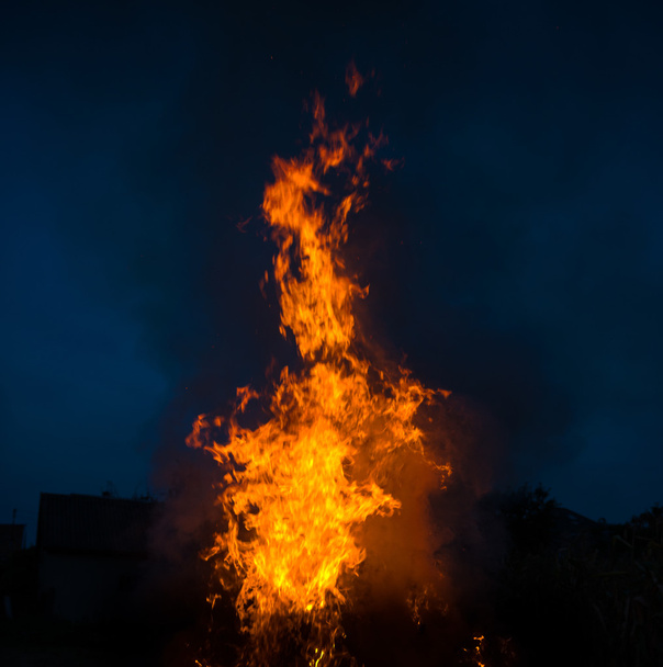 Большой пожар в деревне
 - Фото, изображение
