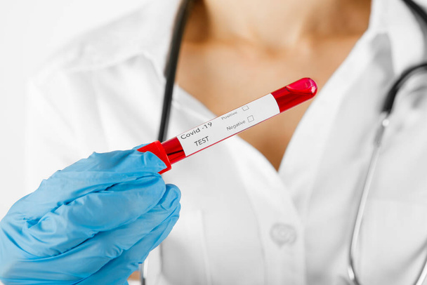 blood test with the label Covid-19 DELTA Variant. - Foto, afbeelding