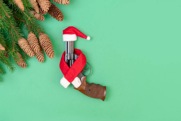 Three pistol on a green background. Christmas concept. - Foto, immagini