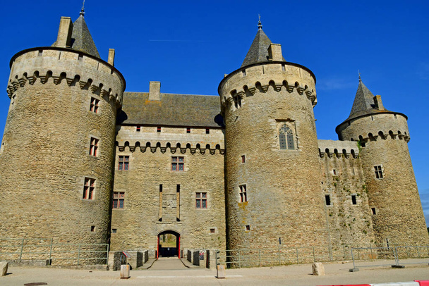Sarzeau, Francia - 6 de junio de 2021: el castillo de Suscinio construido en el siglo XIII por los duques de Bretaña - Foto, Imagen