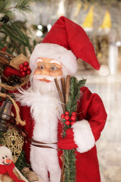Санта-Клаус в рождественской одежде - Фото, изображение
