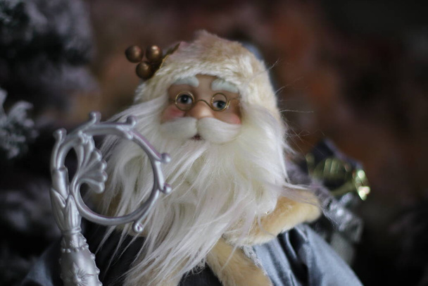 Санта-Клаус в рождественской одежде - Фото, изображение