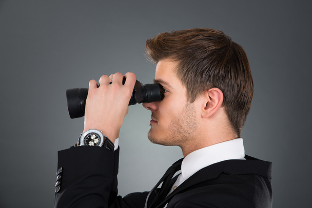 Side View Of Businessman Looking Through Binoculars - Valokuva, kuva