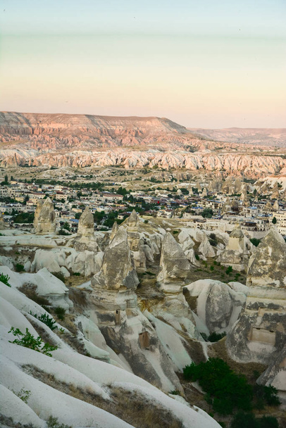 Beautiful mountains of bizarre form located in the heart of Cappadocia - Fotografie, Obrázek