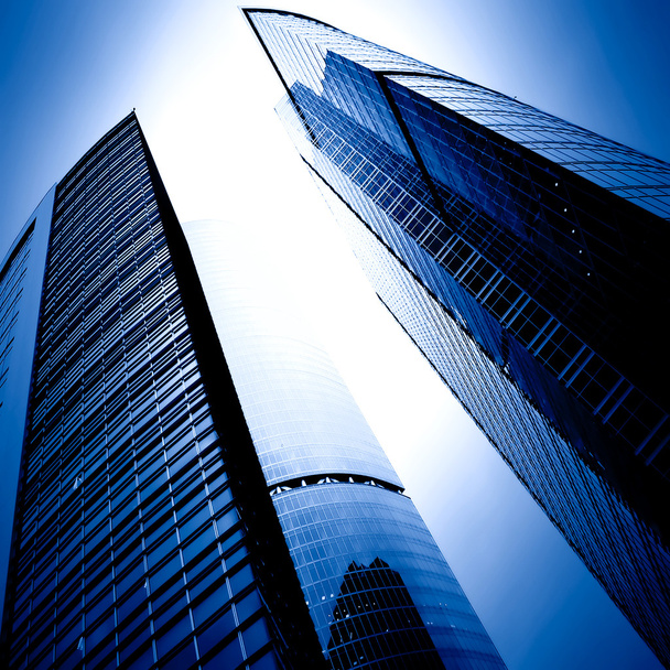 Vista prospectiva para novos arranha-céus de edifícios modernos
 - Foto, Imagem