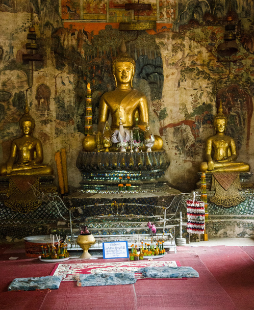 The Golden Buddha statues. - Foto, Bild