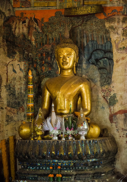 die goldenen Buddha-Statuen. - Foto, Bild