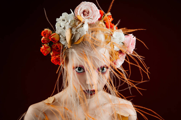 A girl with lively curly hair and flowers in her head. Art object. Flower girl fairy - Foto, immagini