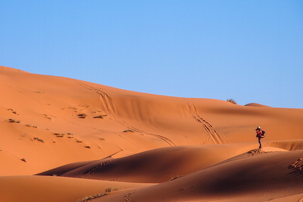 fotograf na písečných dunách - Fotografie, Obrázek