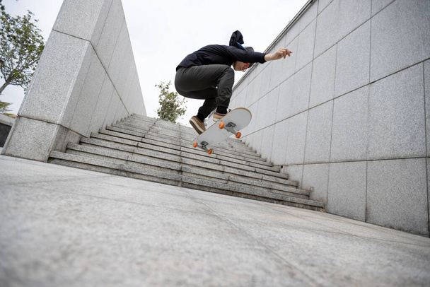 Skateboarder skateboarding outdoors in city - Фото, зображення