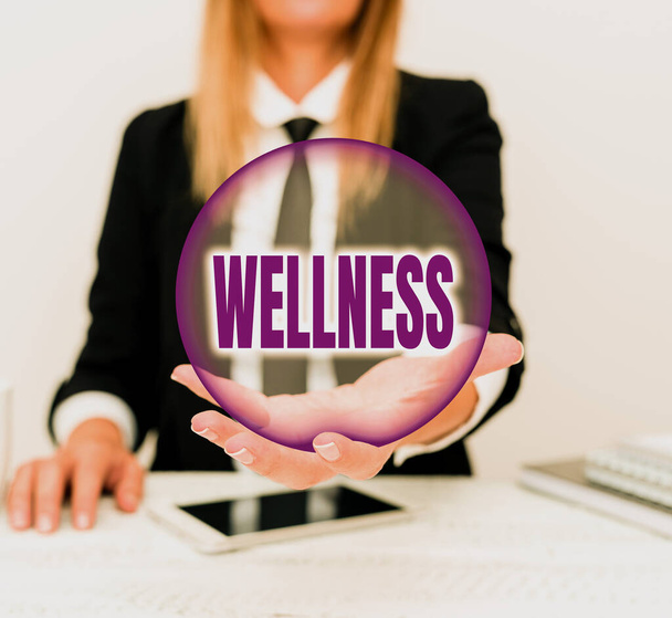 Концептуальний підпис Wellness. Слово для стану здоров'я, особливо для того, щоб активно переслідувати мету Представлення даних корпоративного бізнесу, Обговорення проблем компанії
 - Фото, зображення