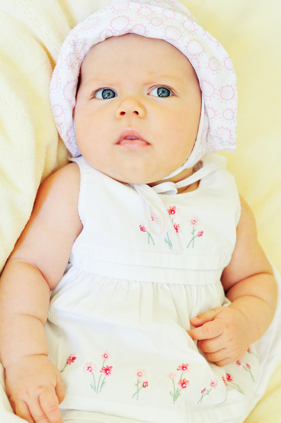 schattige babymeisje  - Foto, afbeelding