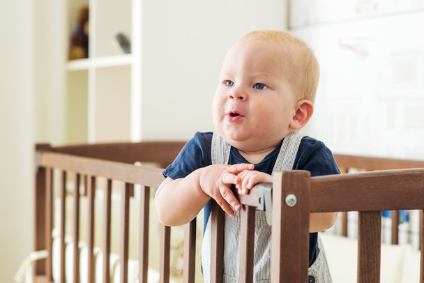 Baby boy in crib - Φωτογραφία, εικόνα