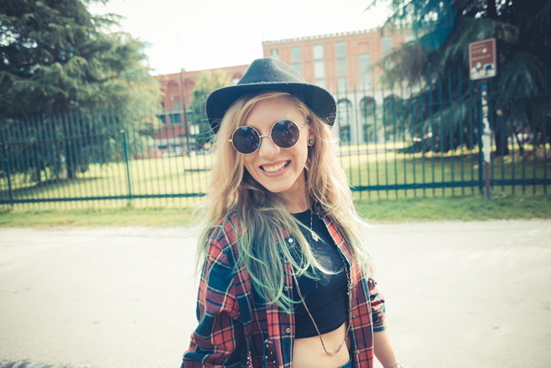 bella giovane bionda capelli donna hipster
 - Foto, immagini