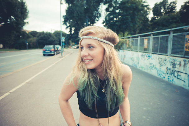 genç güzel sarışın kadın hipster - Fotoğraf, Görsel
